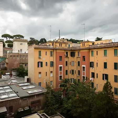 Rosso Charming Vaticano Bed & Breakfast 3*